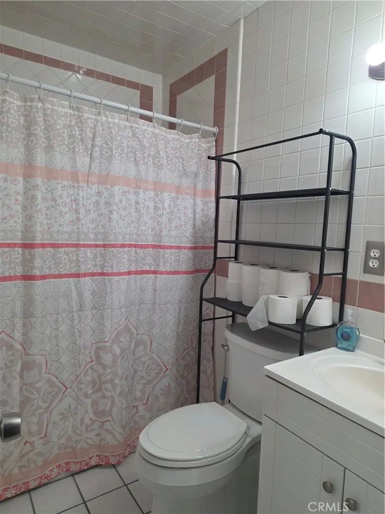 2nd Bathroom