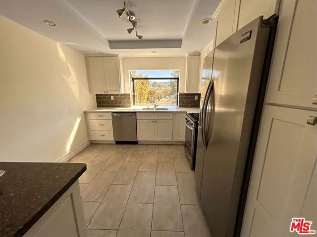10051 Topanga Canyon Boulevard 15, Los Angeles, California 91311
