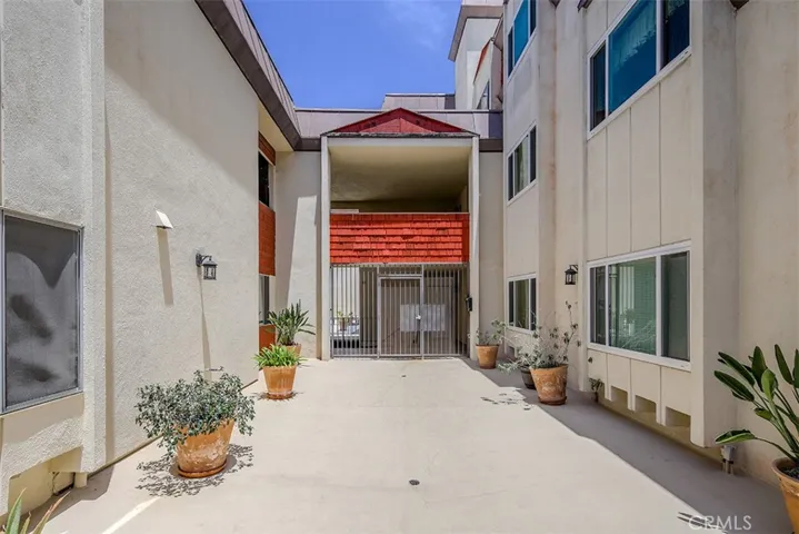 5651 Sumner 109, Culver City, California 90230