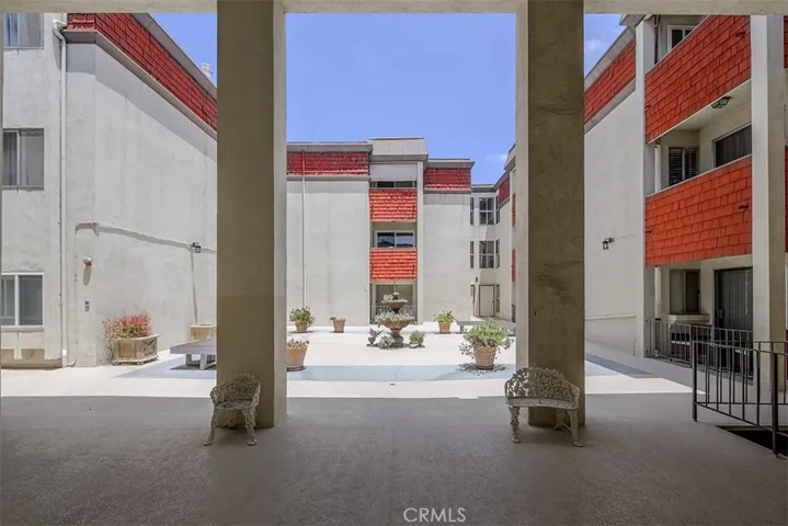 5651 Sumner 109, Culver City, California 90230