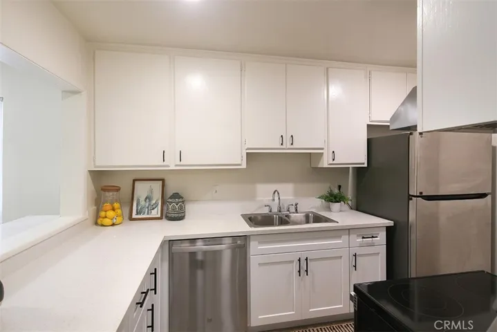 5651 Sumner 109, Culver City, California 90230