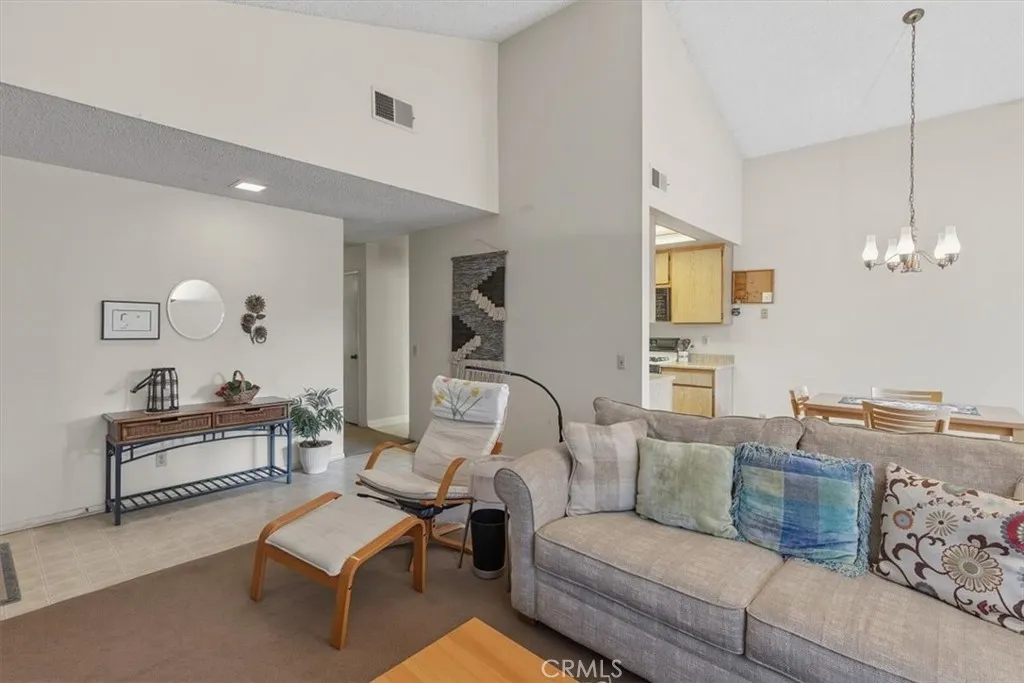 3252 Little Mountain, San Bernardino, California 92405 — photo 4
