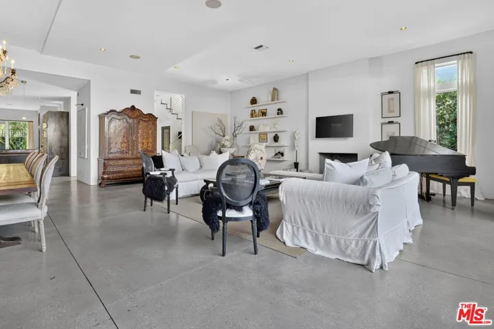 2425 Clement Avenue, Los Angeles, California 90291