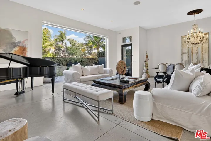 2425 Clement Avenue, Los Angeles, California 90291