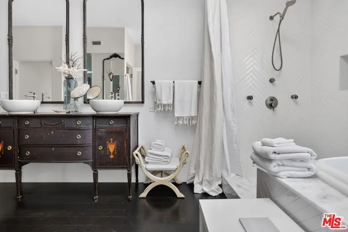 2425 Clement Avenue, Los Angeles, California 90291