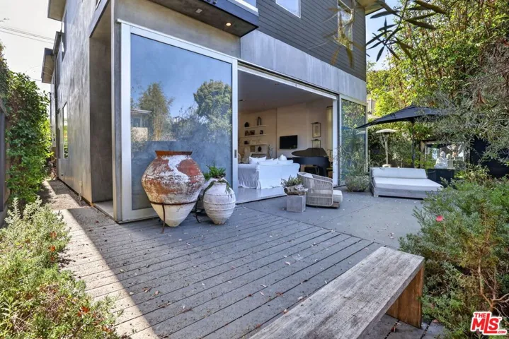 2425 Clement Avenue, Los Angeles, California 90291