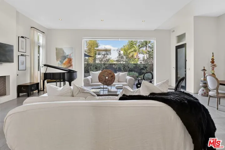 2425 Clement Avenue, Los Angeles, California 90291