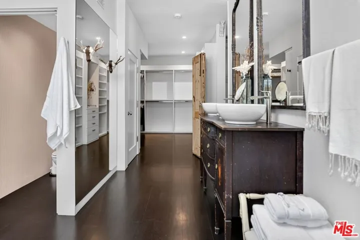 2425 Clement Avenue, Los Angeles, California 90291