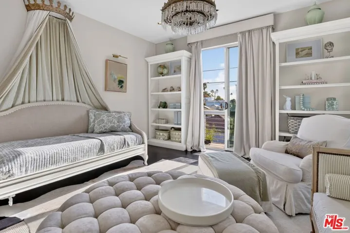 2425 Clement Avenue, Los Angeles, California 90291
