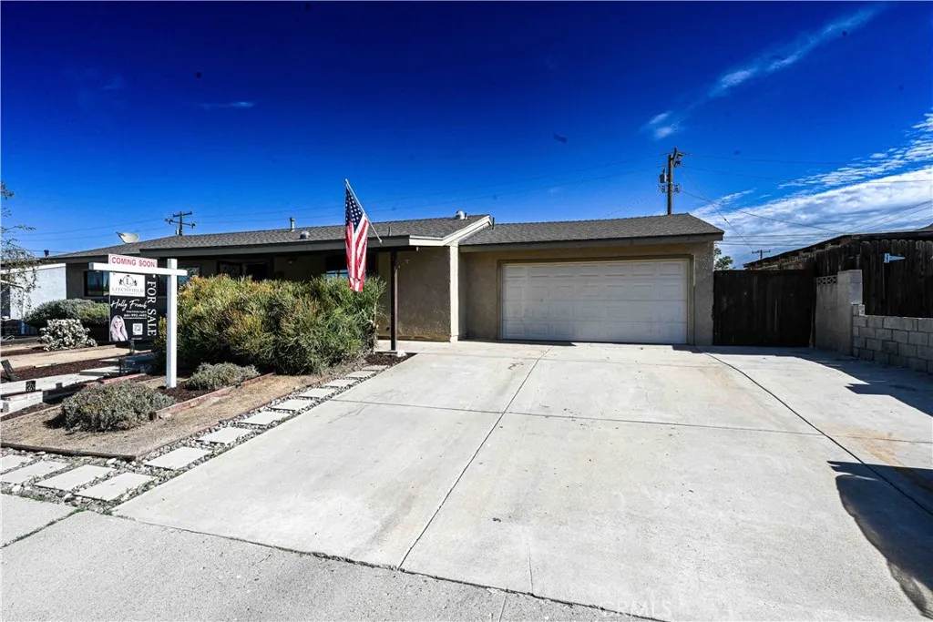 2 Car Garage, Driveway