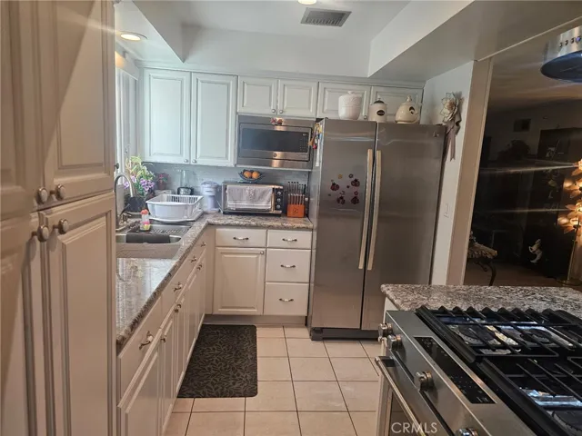 10883 Vinedale, Sun Valley, California 91352