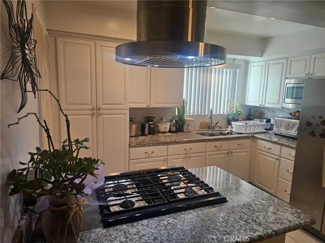 10883 Vinedale, Sun Valley, California 91352