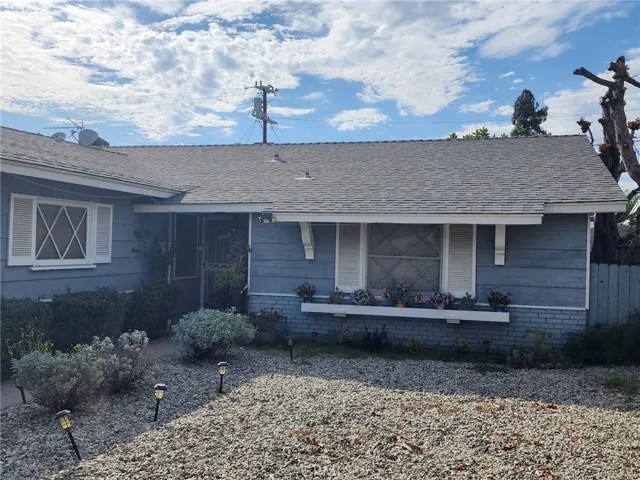 10883 Vinedale, Sun Valley, California 91352