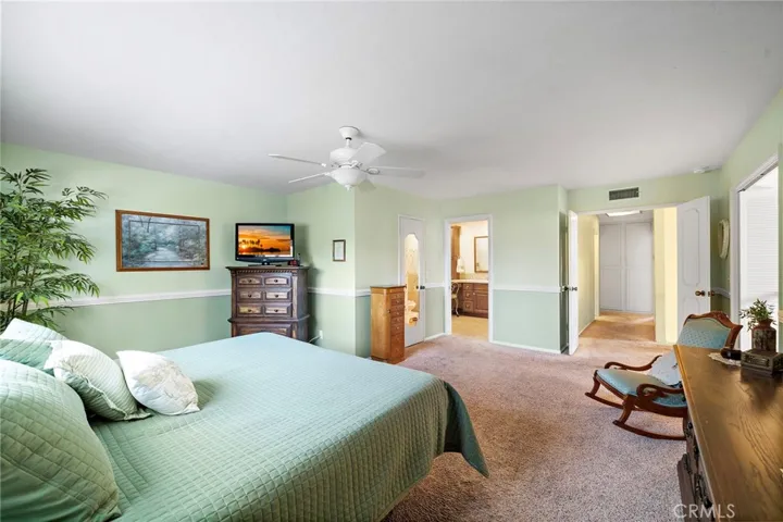primary suit is carpeted and has ceiling fan