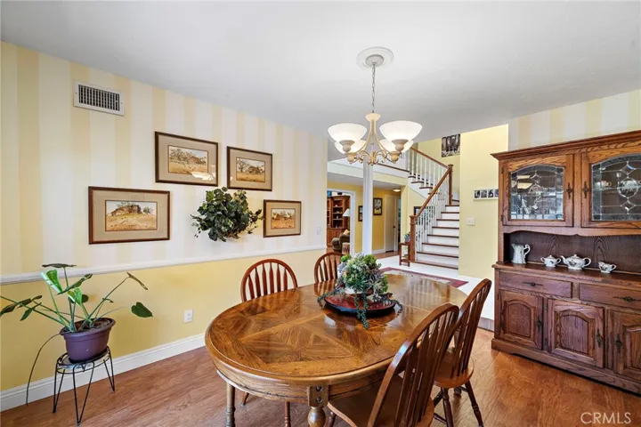 chair rail molding add for a luxurious feel