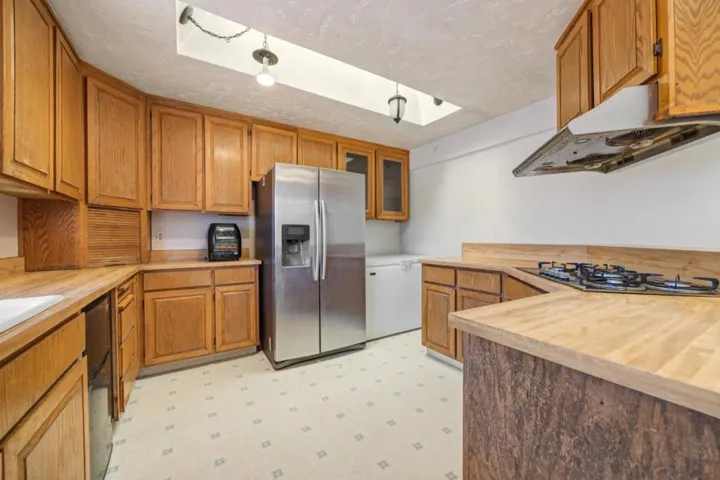 1633 New Long Valley Road, Clearlake Oaks, California 95423