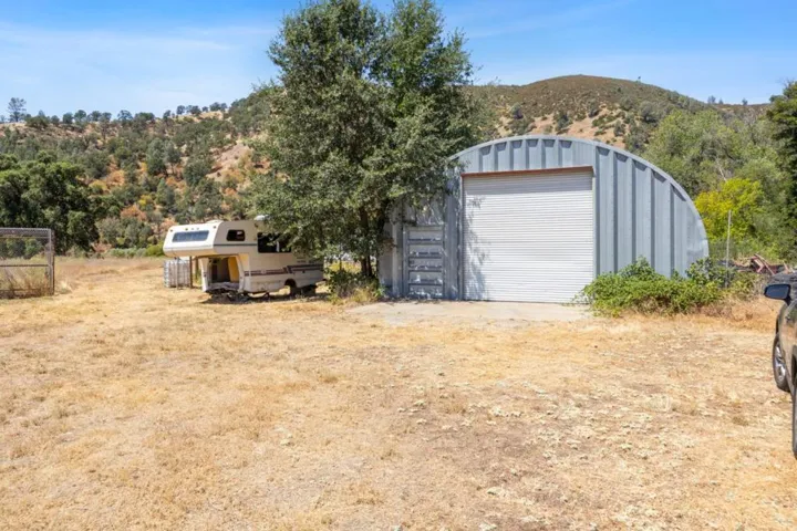 1633 New Long Valley Road, Clearlake Oaks, California 95423