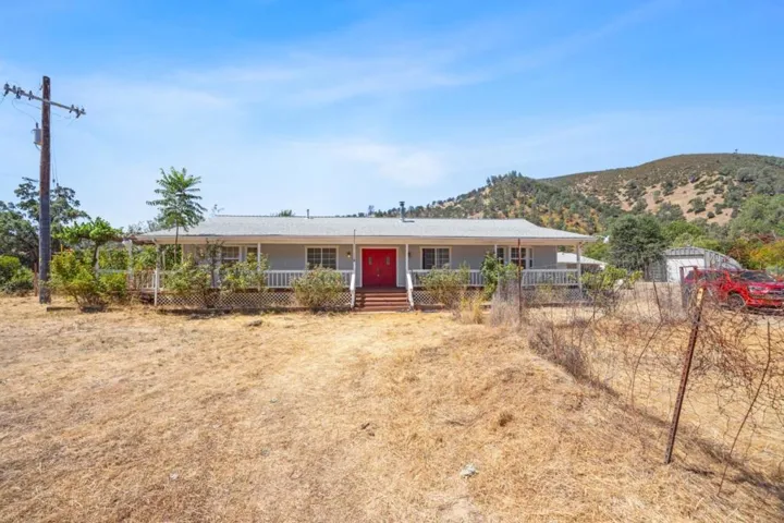 1633 New Long Valley Road, Clearlake Oaks, California 95423