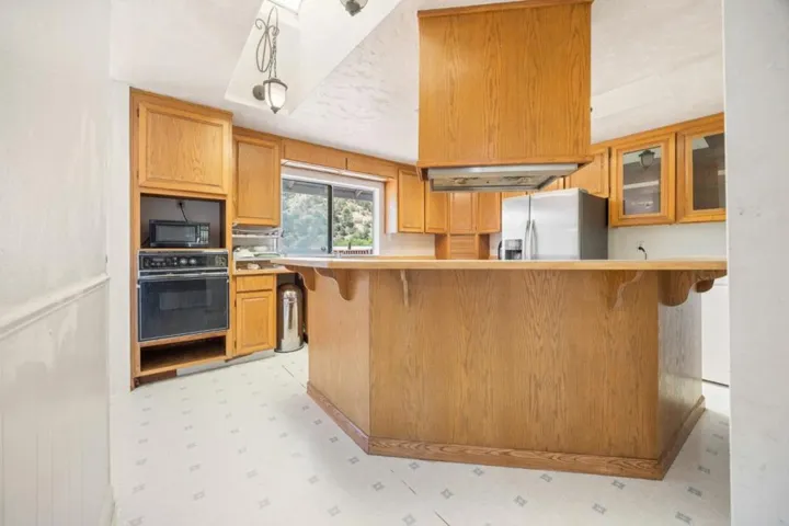 1633 New Long Valley Road, Clearlake Oaks, California 95423