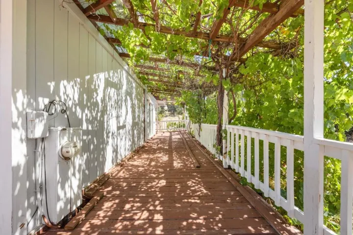 1633 New Long Valley Road, Clearlake Oaks, California 95423