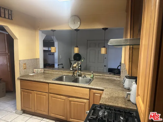 748 E Century Boulevard, Los Angeles, California 90002