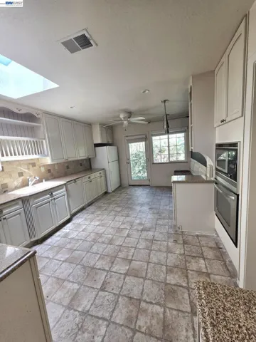 409 Avalon Way, Suisun City, California 94585