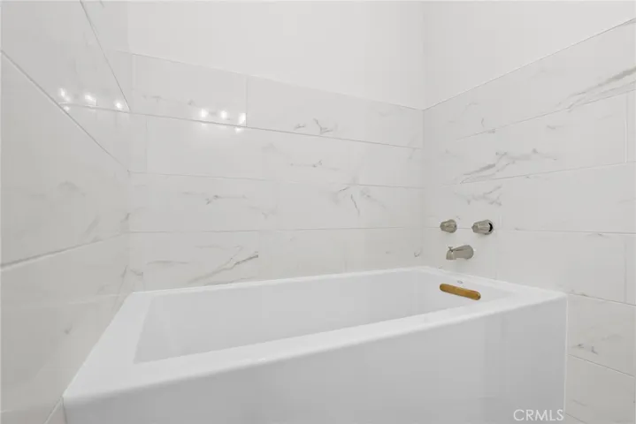 1228 14th Street 103, Santa Monica, California 90404