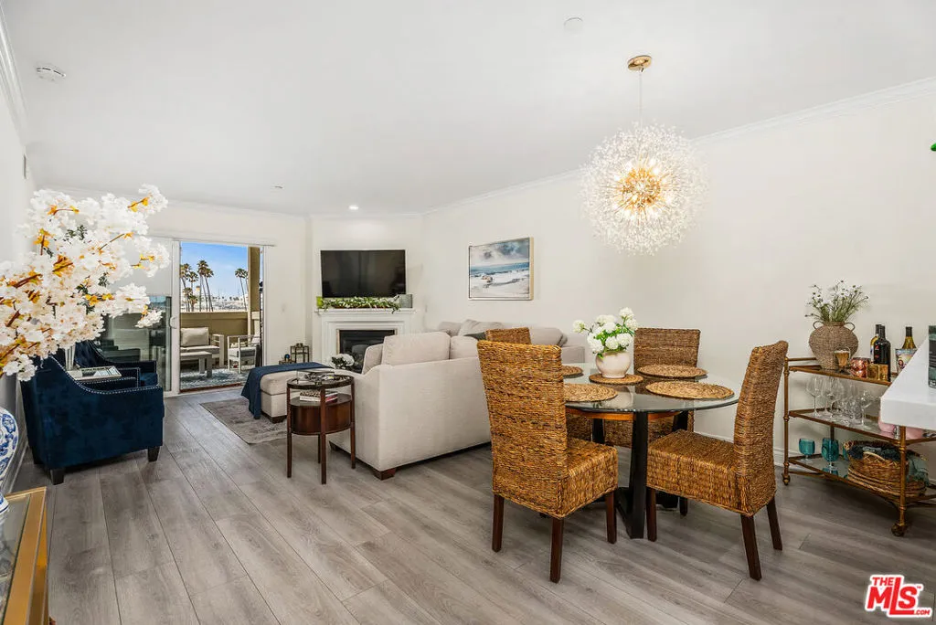 1000 E Ocean Blvd