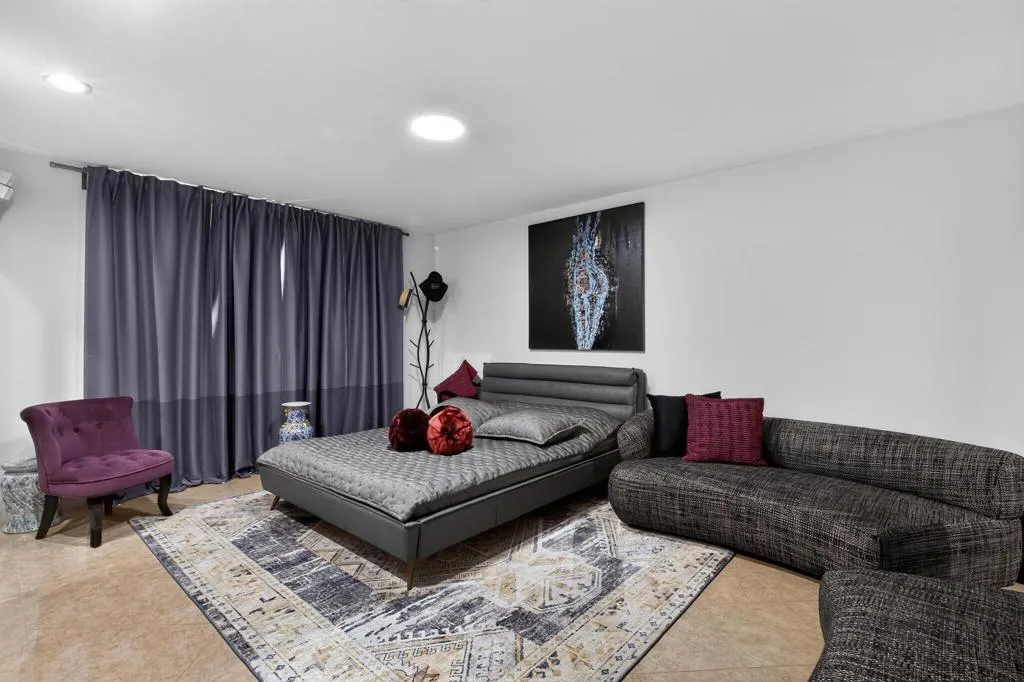 11_70325_Mottle_Cir-Bedroom-6349 11_70325_Mottle_Cir-Bedroom-6349
