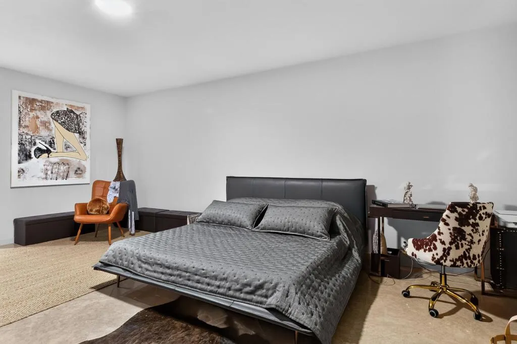 10_70325_Mottle_Cir-Bedroom-6370 10_70325_Mottle_Cir-Bedroom-6370