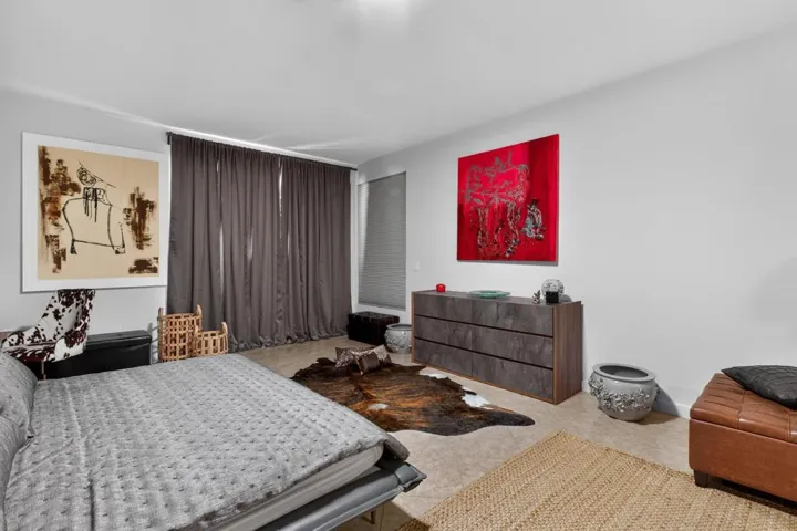 12_70325_Mottle_Cir-Bedroom-6367
