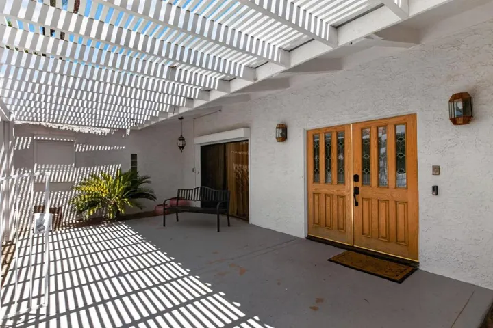 04_70325_Mottle_Cir-Foyer-6376
