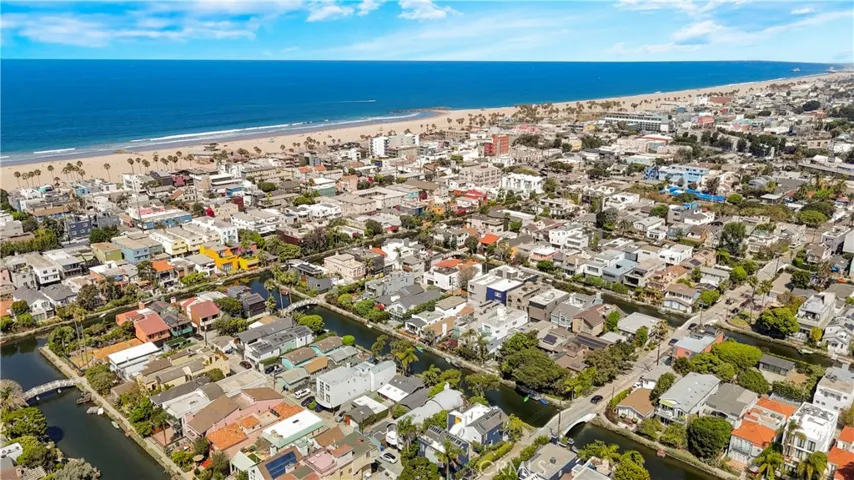 236 Howland Canal, Venice, California 90291