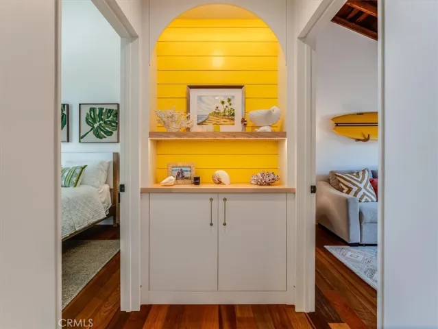 Hallway down to the 2 bedrooms