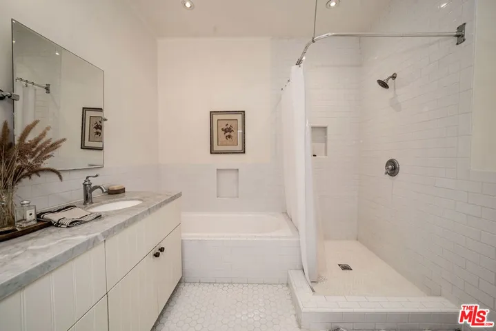 173 S Kingsley Drive, Los Angeles, California 90004