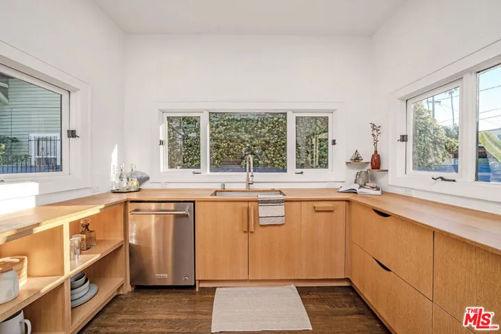 173 S Kingsley Drive, Los Angeles, California 90004
