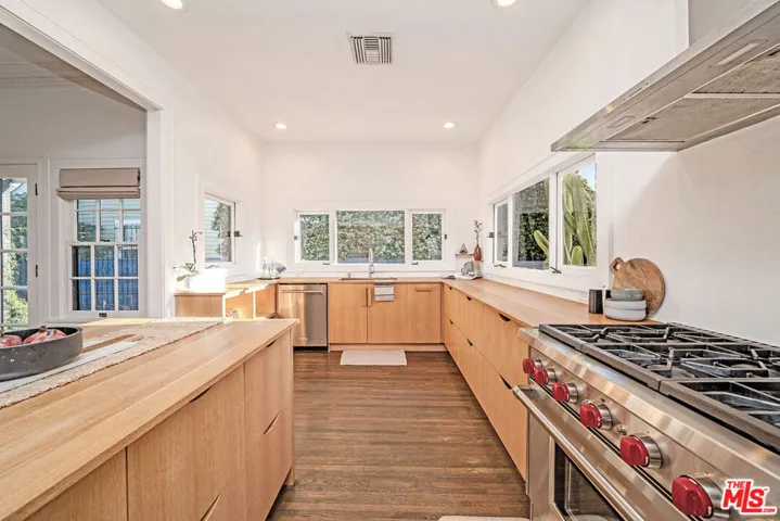 173 S Kingsley Drive, Los Angeles, California 90004