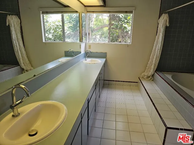 primary bath dual sinks