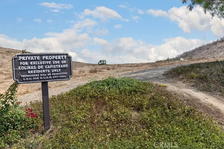 Las Colinas Trail is literally around the corner from La Cima!