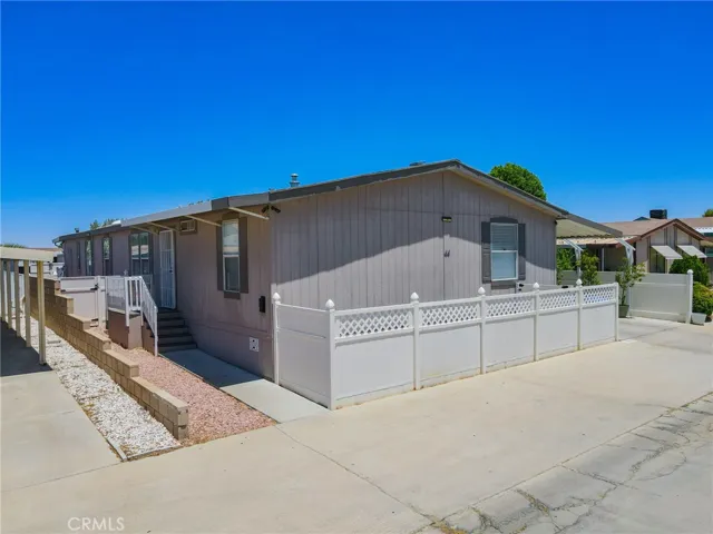 45465 E 25th Street 44, Lancaster, California 93535