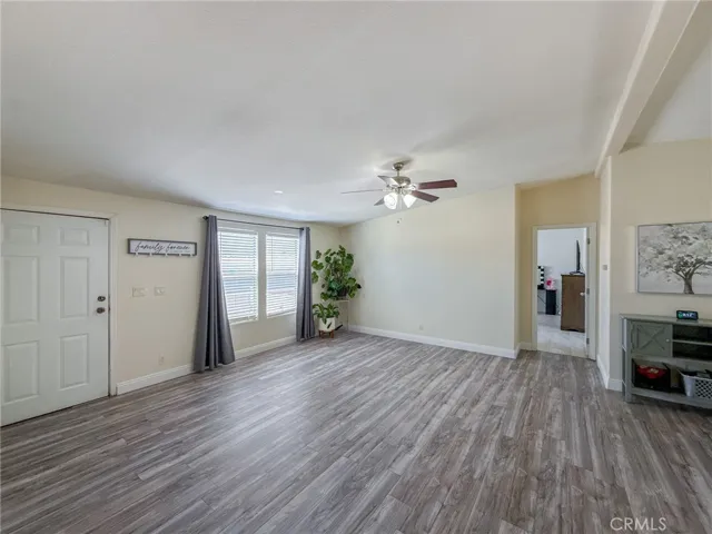 45465 E 25th Street 44, Lancaster, California 93535