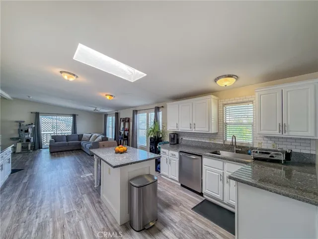 45465 E 25th Street 44, Lancaster, California 93535