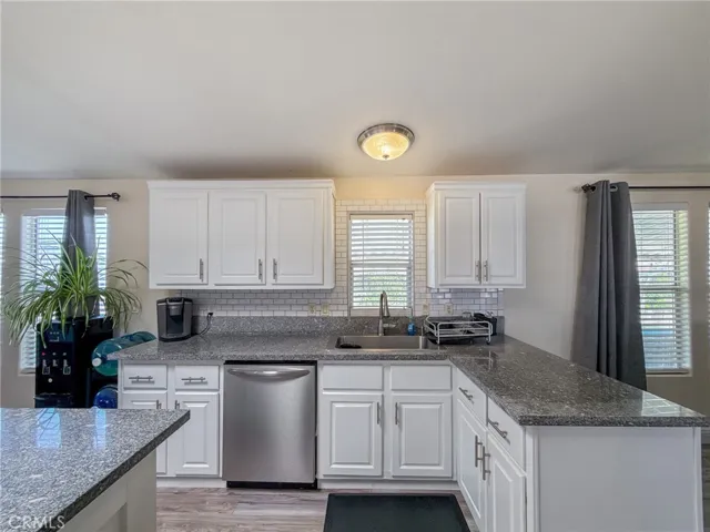 45465 E 25th Street 44, Lancaster, California 93535
