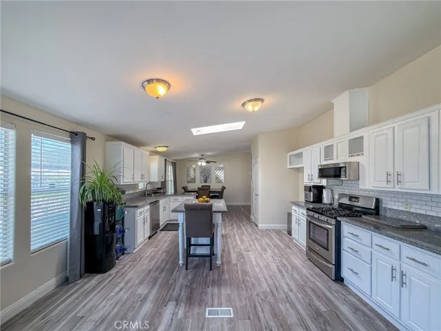 45465 E 25th Street 44, Lancaster, California 93535