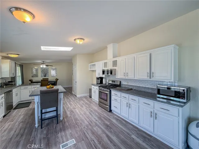 45465 E 25th Street 44, Lancaster, California 93535