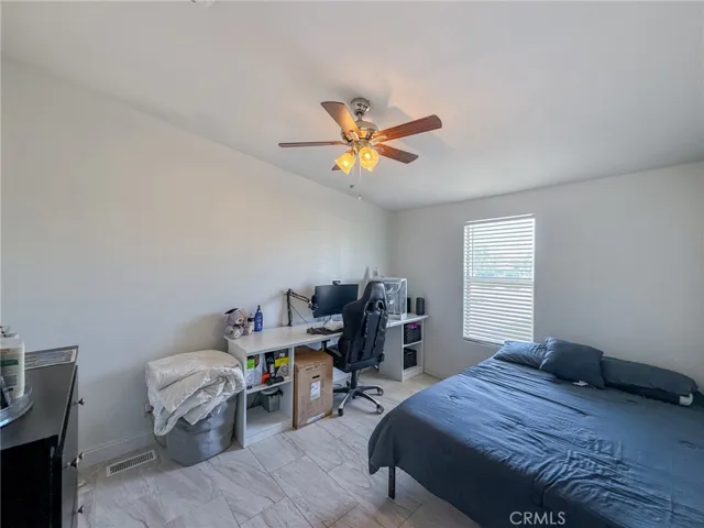 45465 E 25th Street 44, Lancaster, California 93535