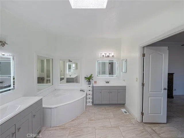 45465 E 25th Street 44, Lancaster, California 93535