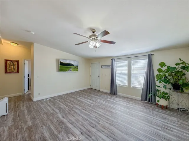 45465 E 25th Street 44, Lancaster, California 93535