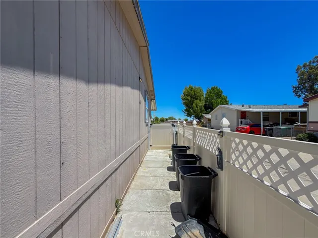 45465 E 25th Street 44, Lancaster, California 93535