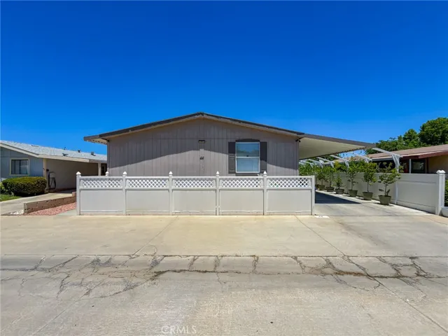 45465 E 25th Street 44, Lancaster, California 93535